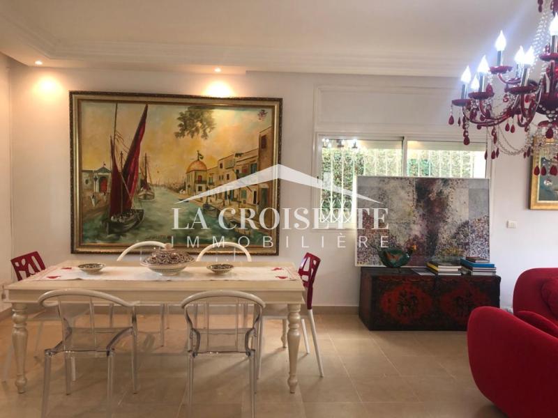 Villa S+5 avec piscine à L a Marsa